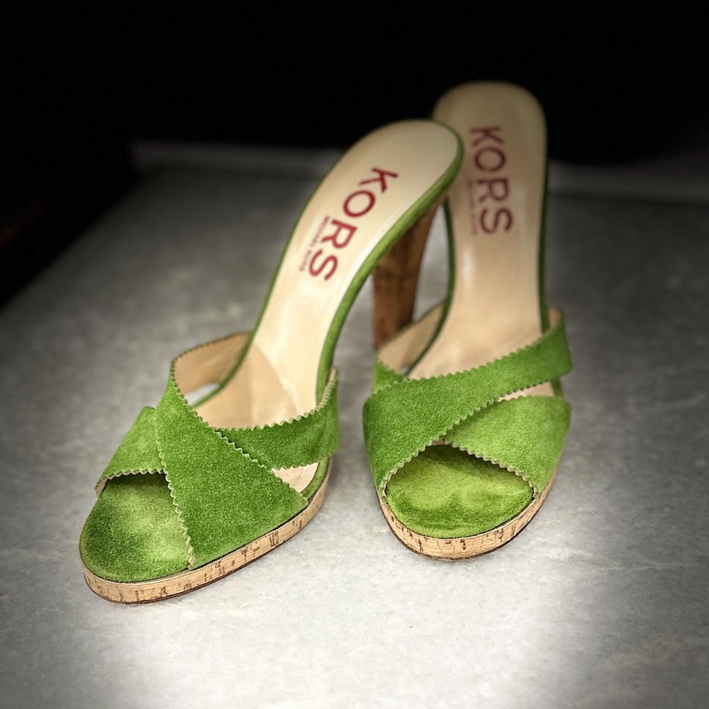 KORS Michael Kors Green🍏Suede open toe sandals